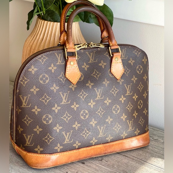 Authentic LOUIS VUITTON Monogram Alma Bag - Picture 3 of 14